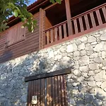 Quinta Do Castelo - Casa De Madeira منزل ريفي